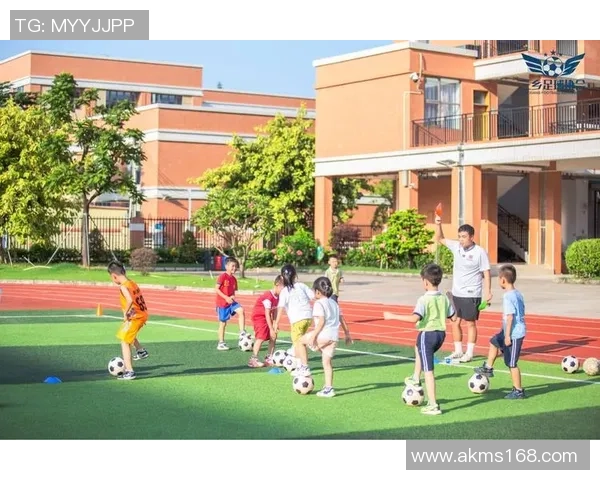 足球明星创意美工作品展示让你领略不一样的足球魅力与艺术风采